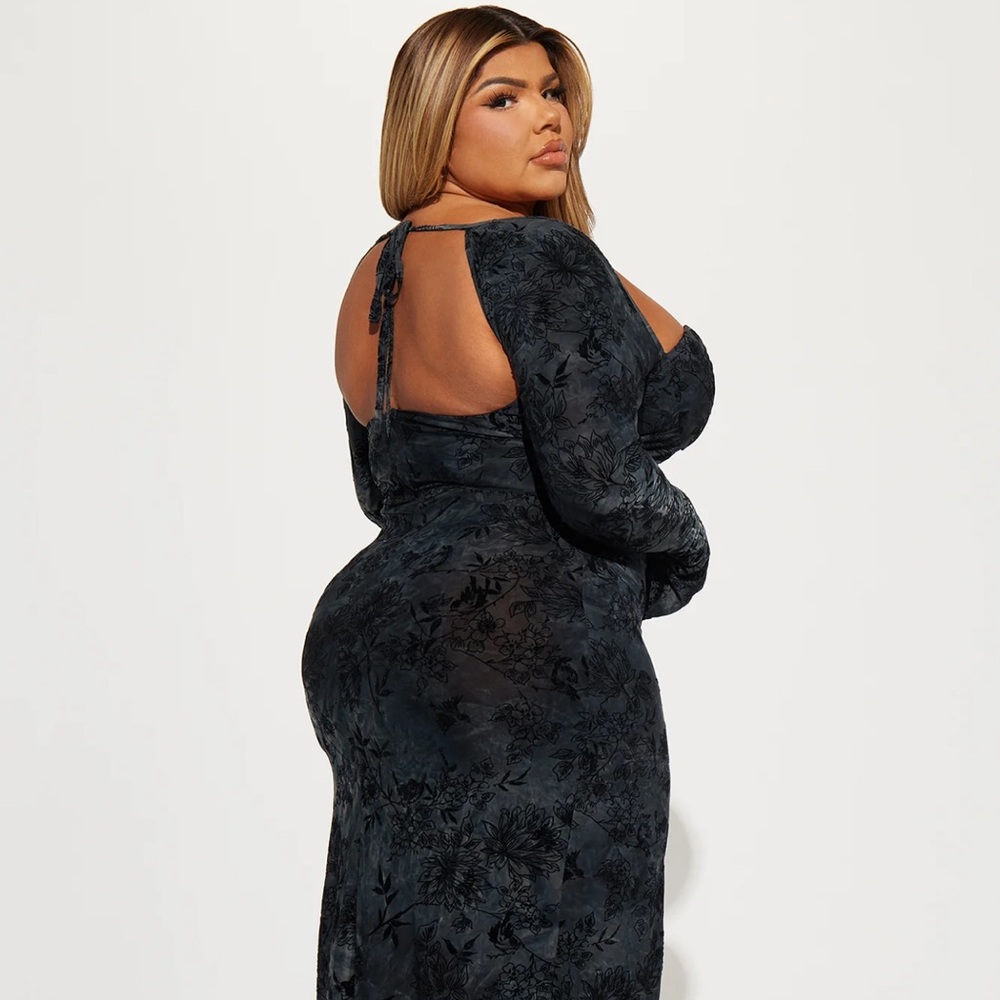 Amira Flocked Black & Gray Midi Dress w/Floral Imprinting & Sweetheart Neckline - Picture 8 of 17